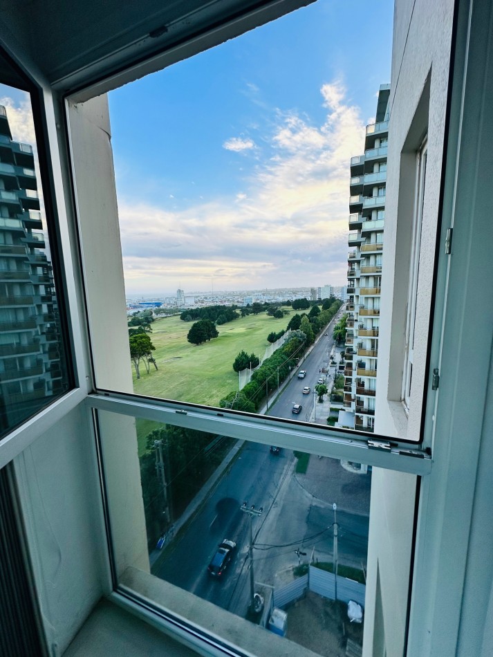 Amplio Semipiso 3 Dormitorios 2 cocheras y baulera con vista frente al mar