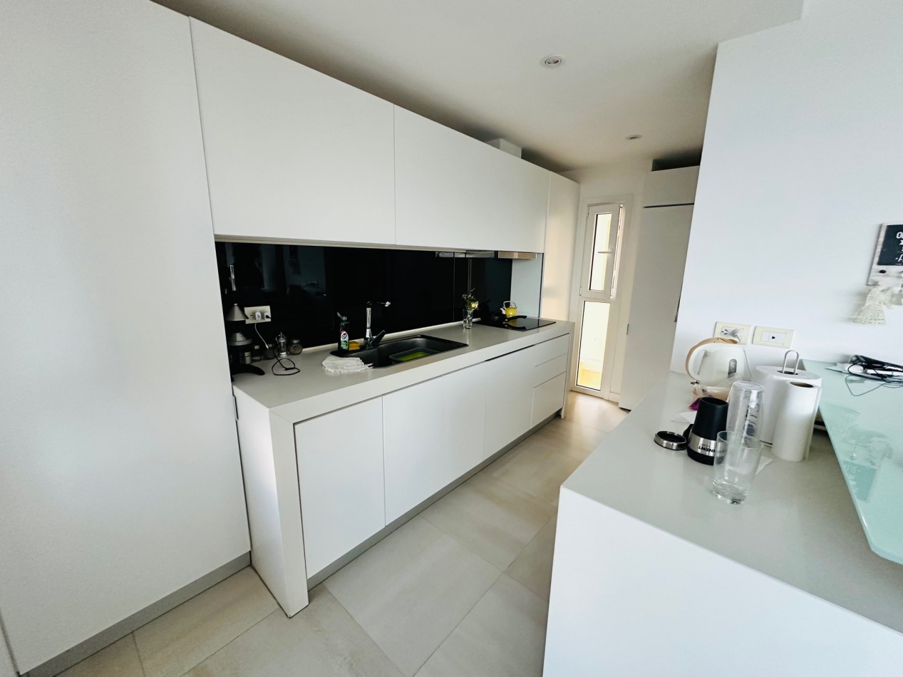 Amplio Semipiso 3 Dormitorios 2 cocheras y baulera con vista frente al mar