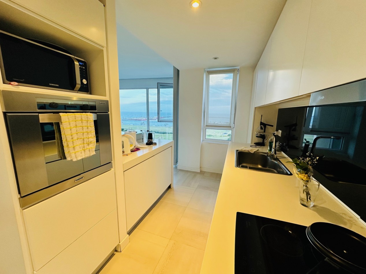 Amplio Semipiso 3 Dormitorios 2 cocheras y baulera con vista frente al mar