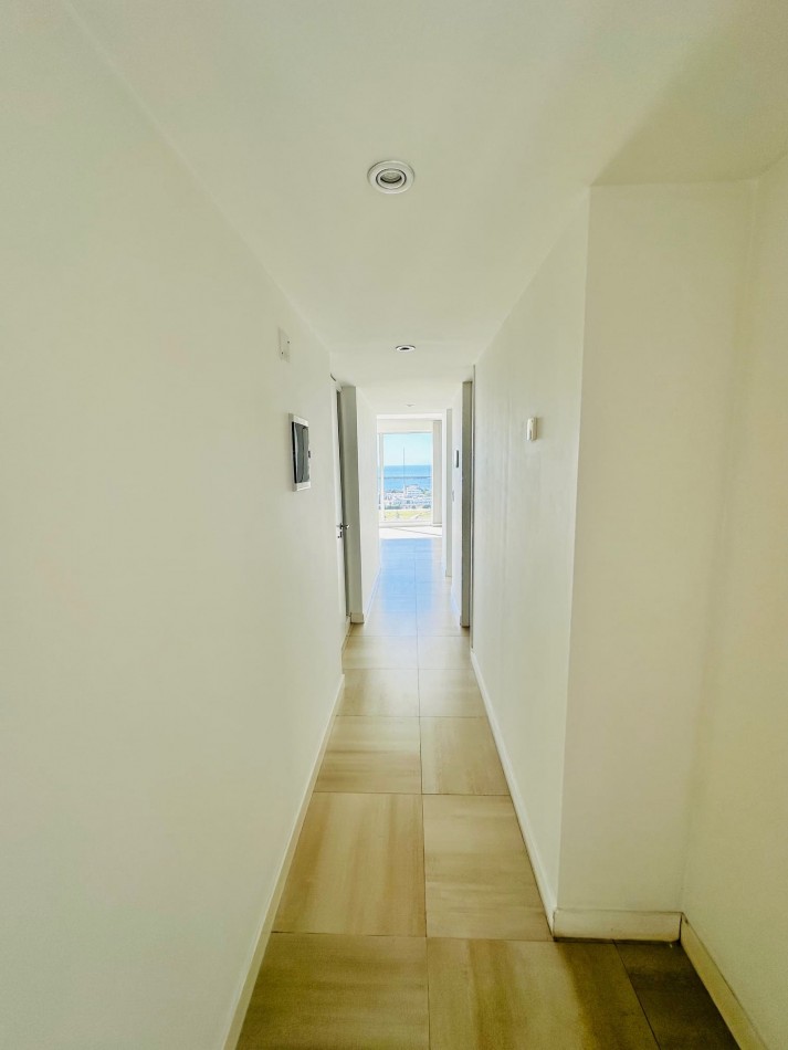 Amplio Semipiso 3 Dormitorios 2 cocheras y baulera con vista frente al mar