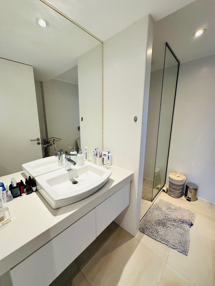 Amplio Semipiso 3 Dormitorios 2 cocheras y baulera con vista frente al mar