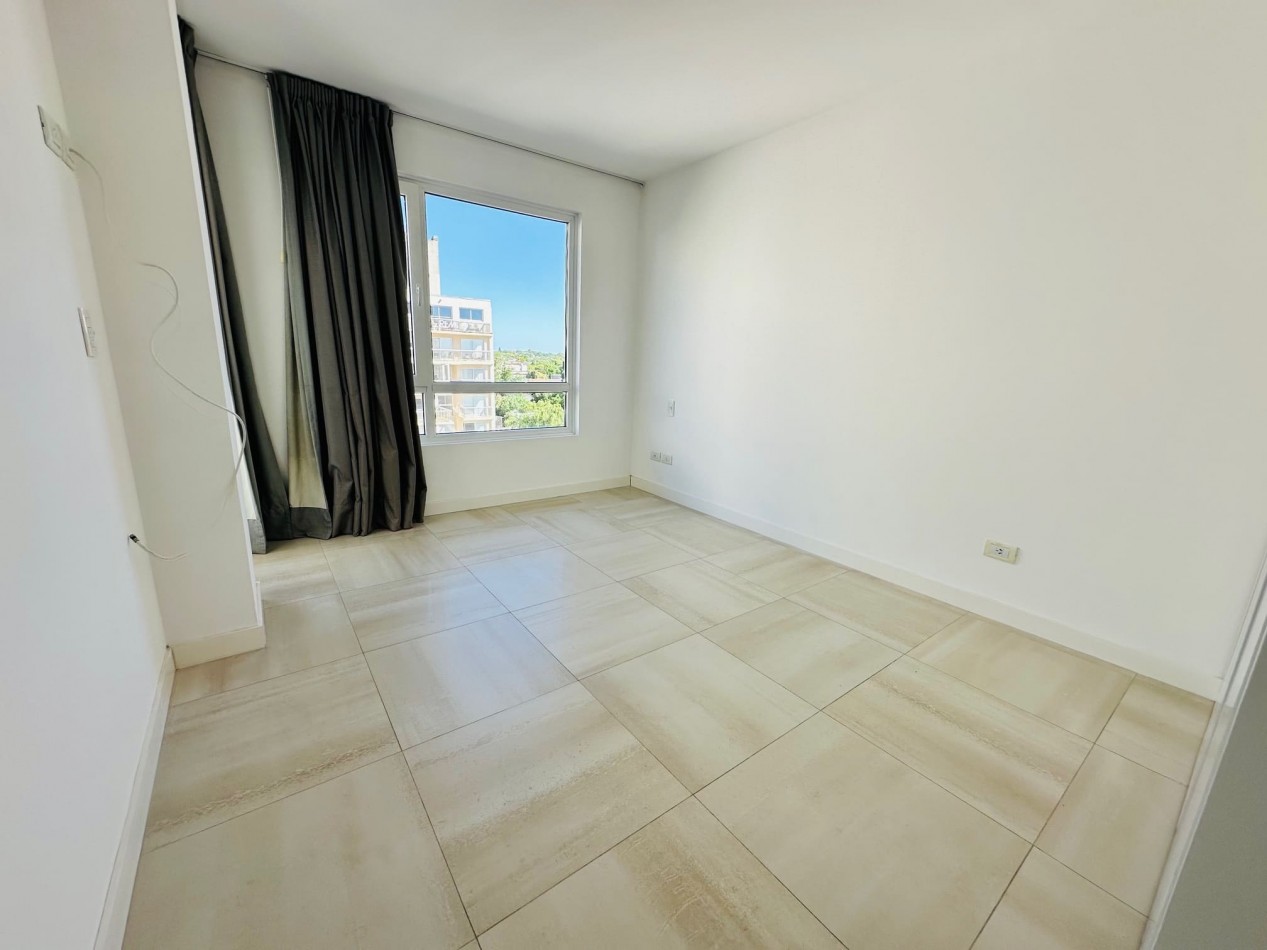 Amplio Semipiso 3 Dormitorios 2 cocheras y baulera con vista frente al mar