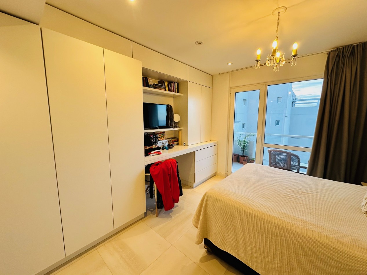 Amplio Semipiso 3 Dormitorios 2 cocheras y baulera con vista frente al mar