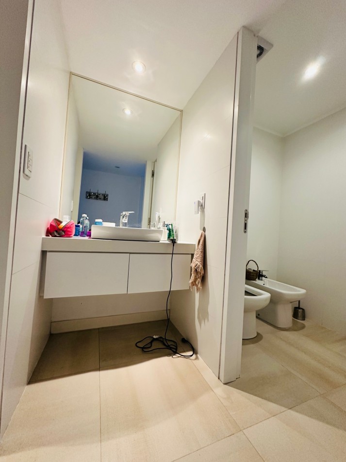 Amplio Semipiso 3 Dormitorios 2 cocheras y baulera con vista frente al mar