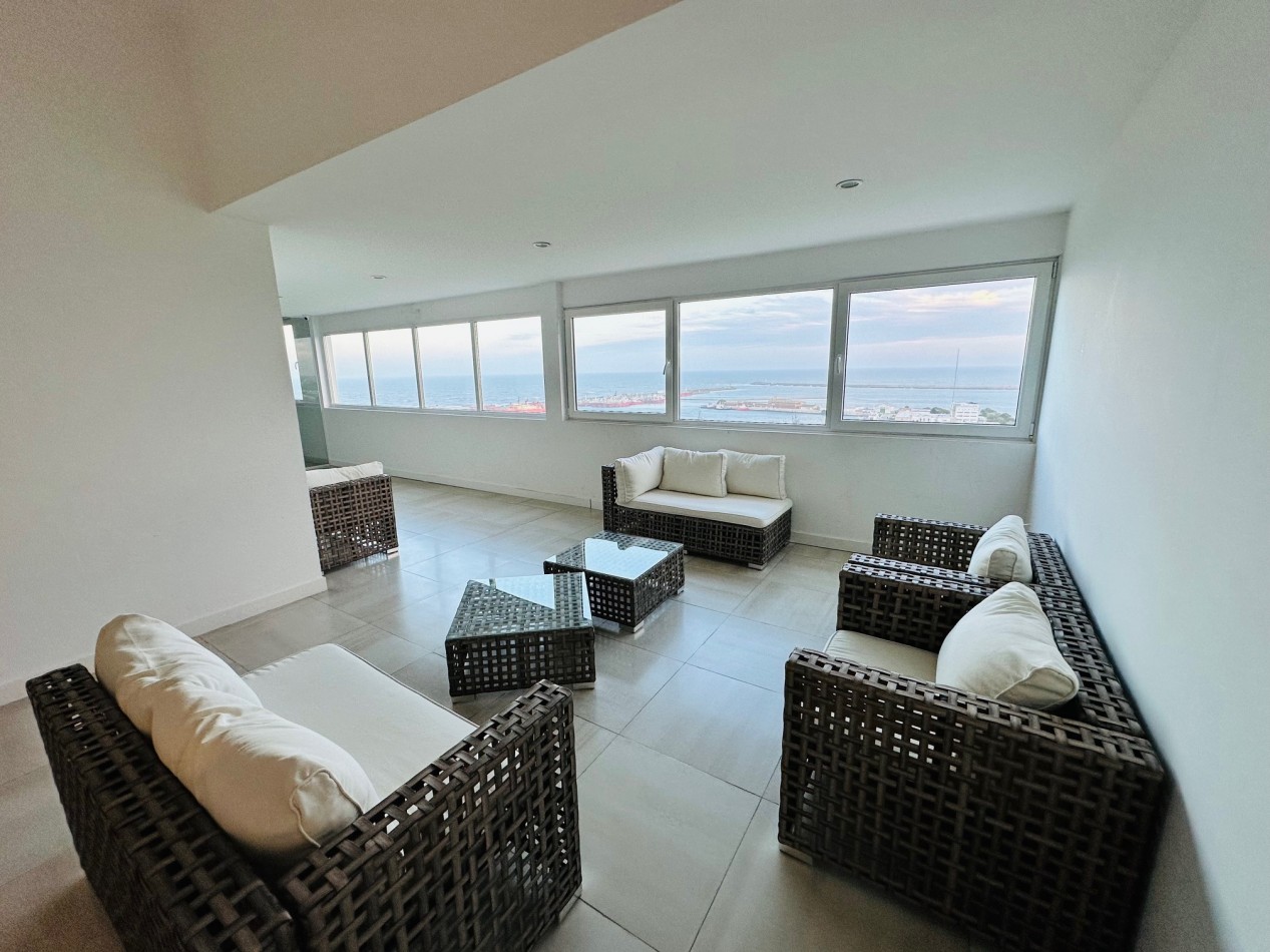 Amplio Semipiso 3 Dormitorios 2 cocheras y baulera con vista frente al mar