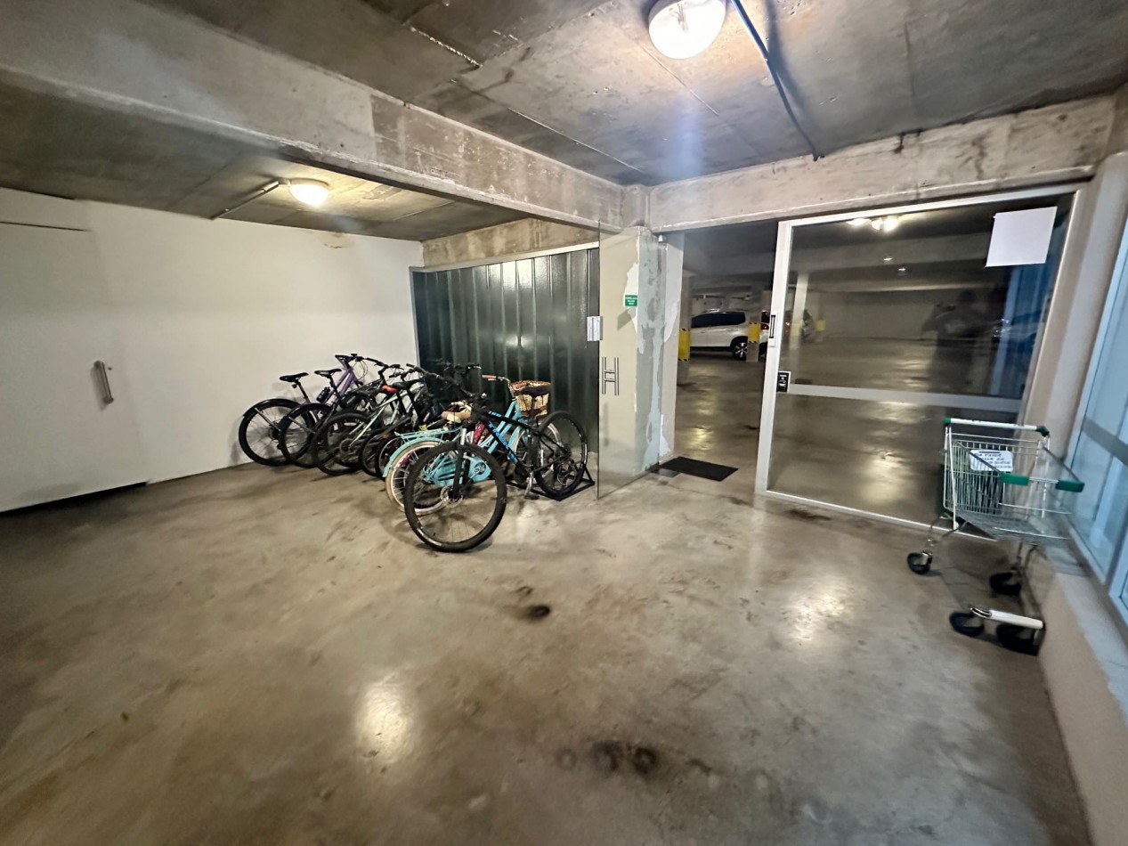 Amplio Semipiso 3 Dormitorios 2 cocheras y baulera con vista frente al mar