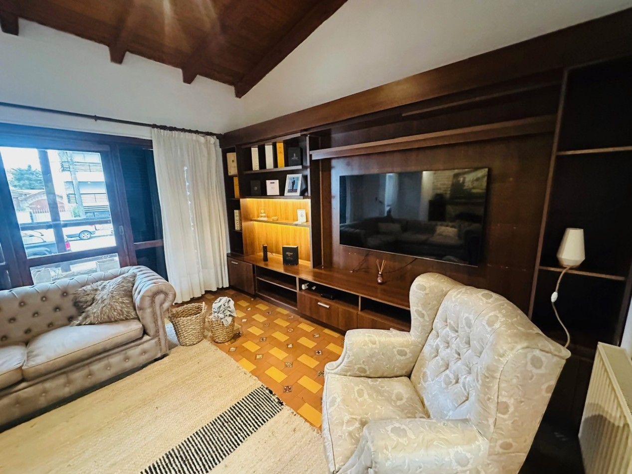 Amplia Casa con 4 dormitorios y piscina Playa Grande