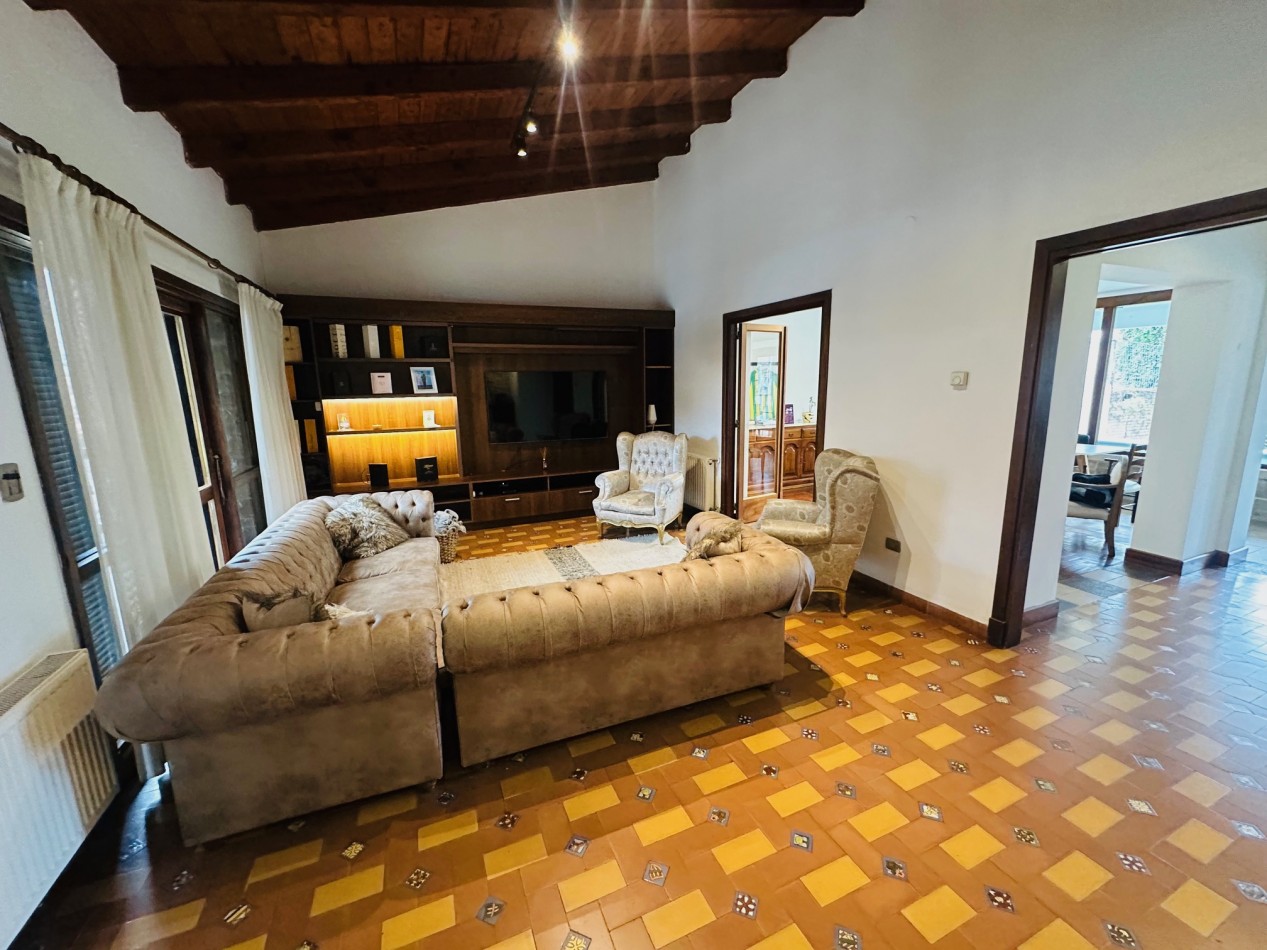 Amplia Casa con 4 dormitorios y piscina Playa Grande