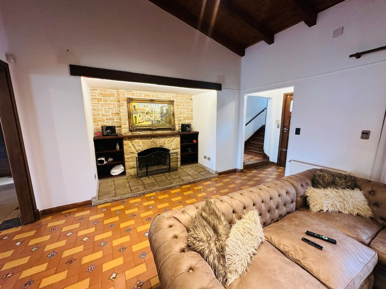 Amplia Casa con 4 dormitorios y piscina Playa Grande