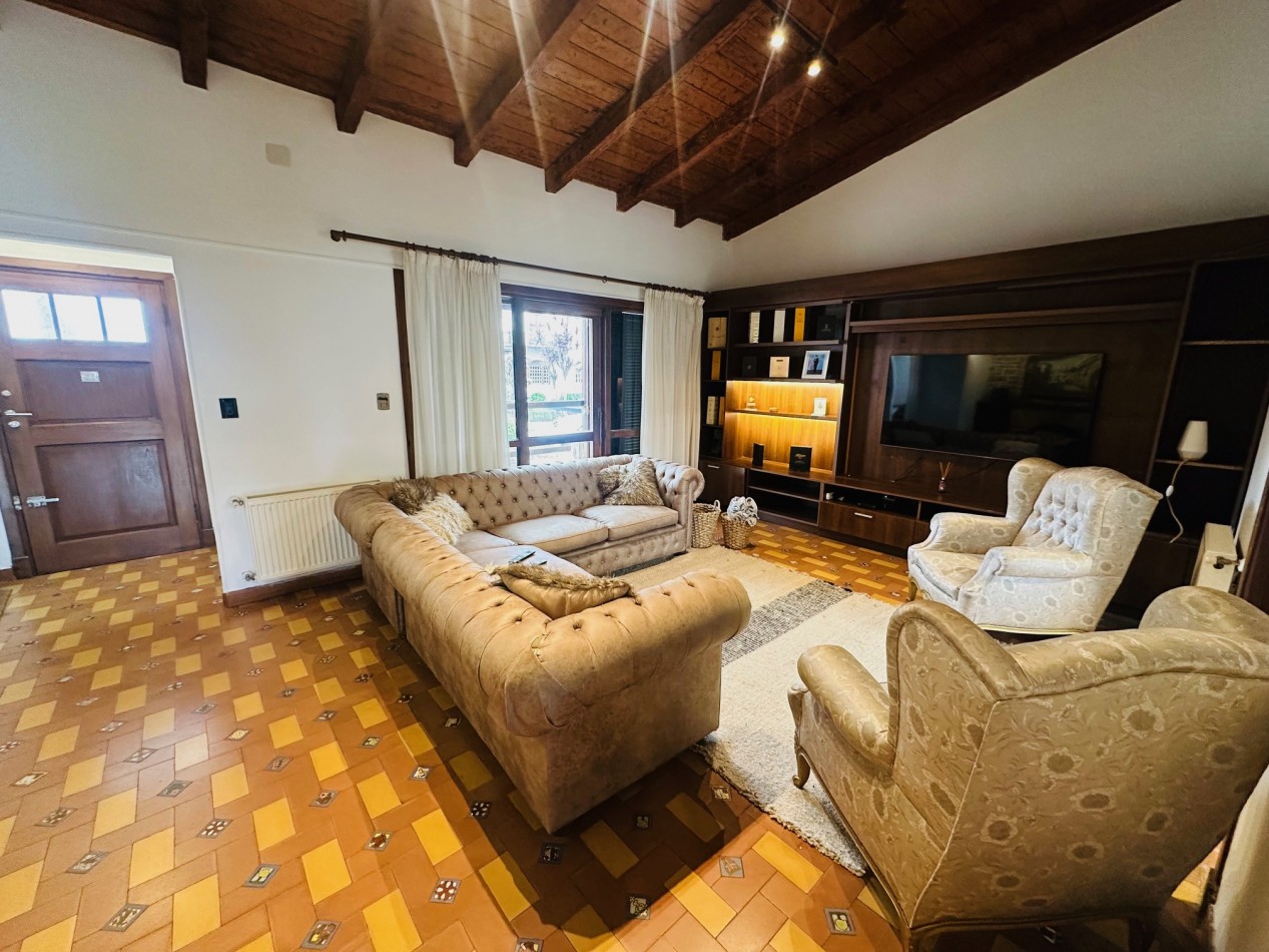 Amplia Casa con 4 dormitorios y piscina Playa Grande