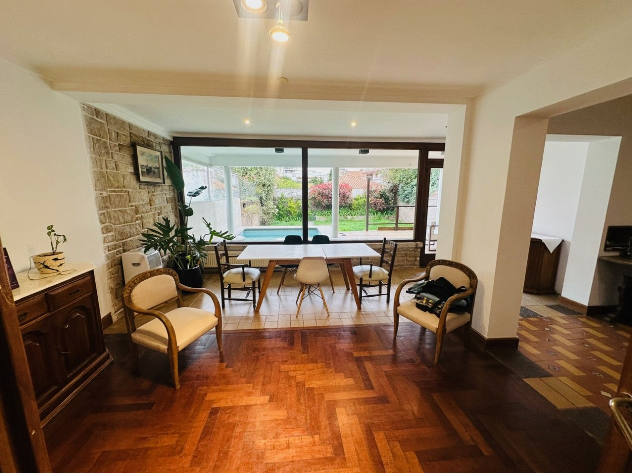 Amplia Casa con 4 dormitorios y piscina Playa Grande