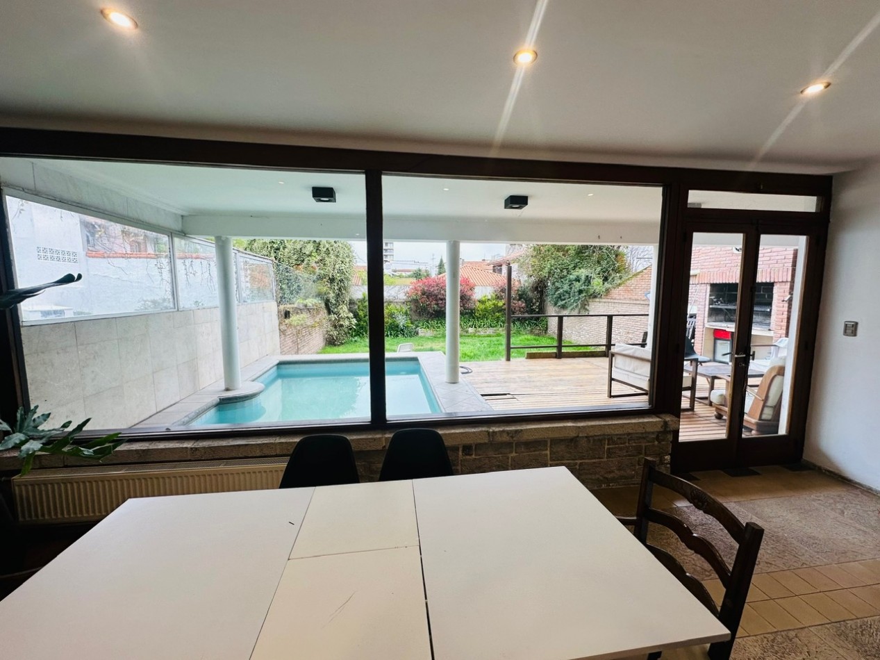 Amplia Casa con 4 dormitorios y piscina Playa Grande