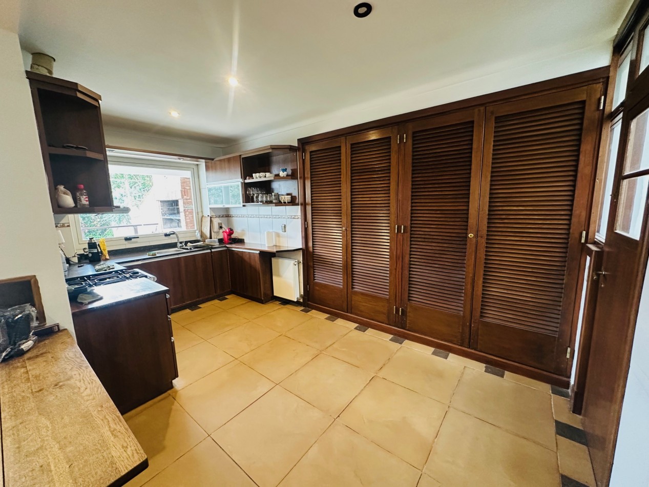 Amplia Casa con 4 dormitorios y piscina Playa Grande