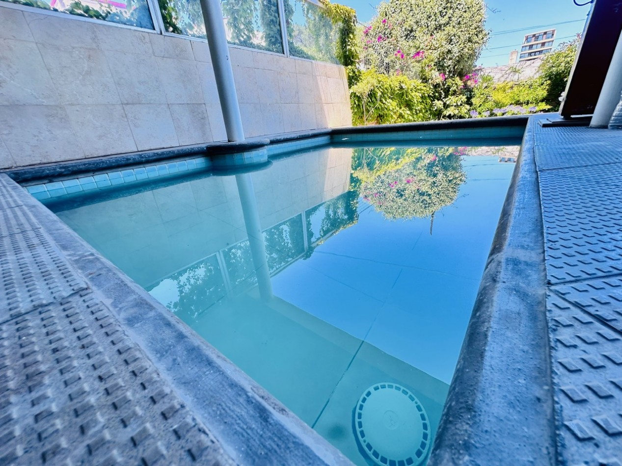 Amplia Casa con 4 dormitorios y piscina Playa Grande