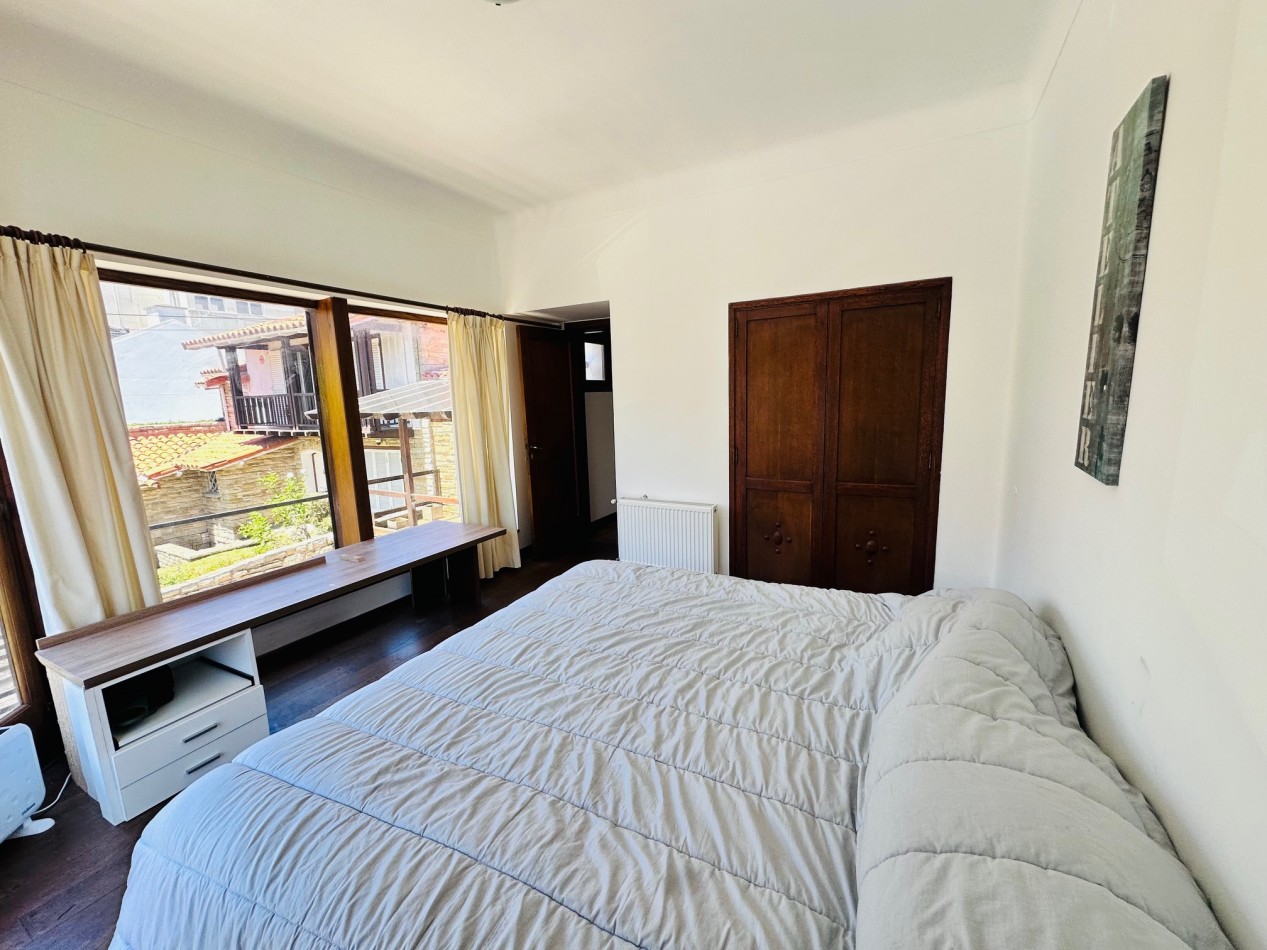 Amplia Casa con 4 dormitorios y piscina Playa Grande