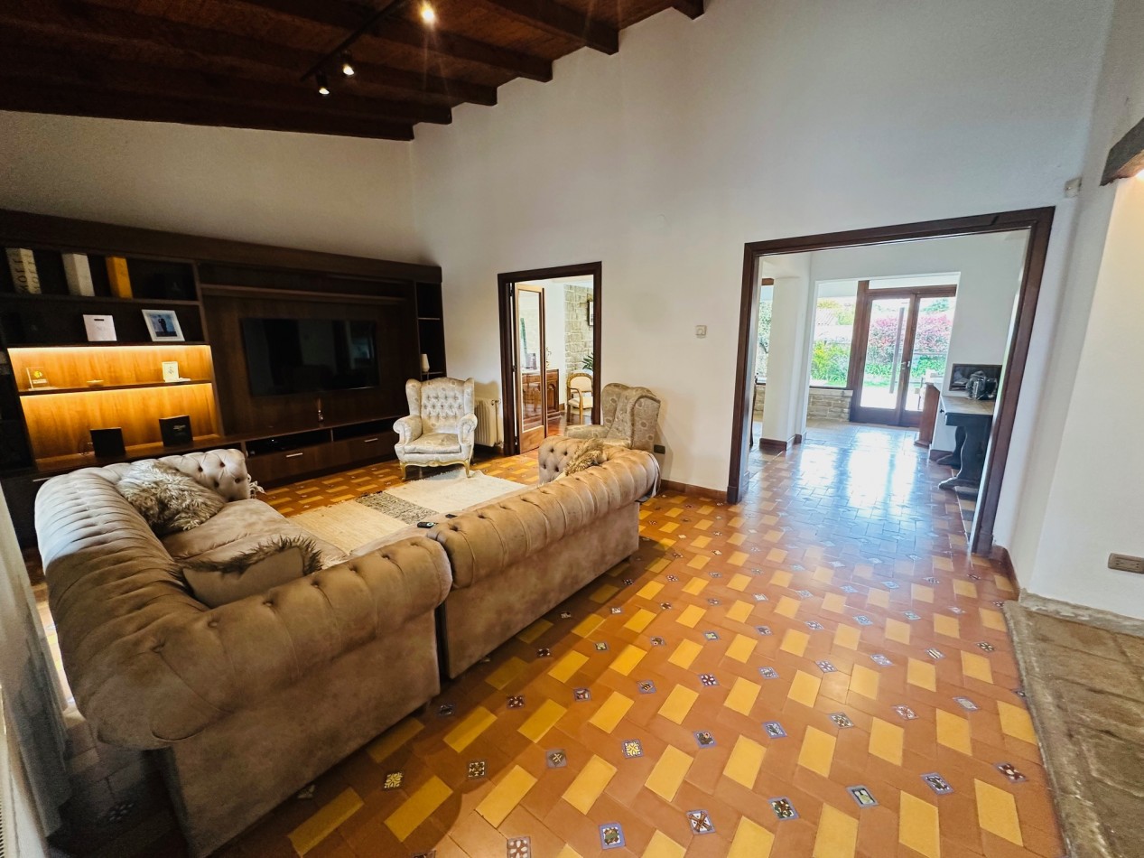 Amplia Casa con 4 dormitorios y piscina Playa Grande