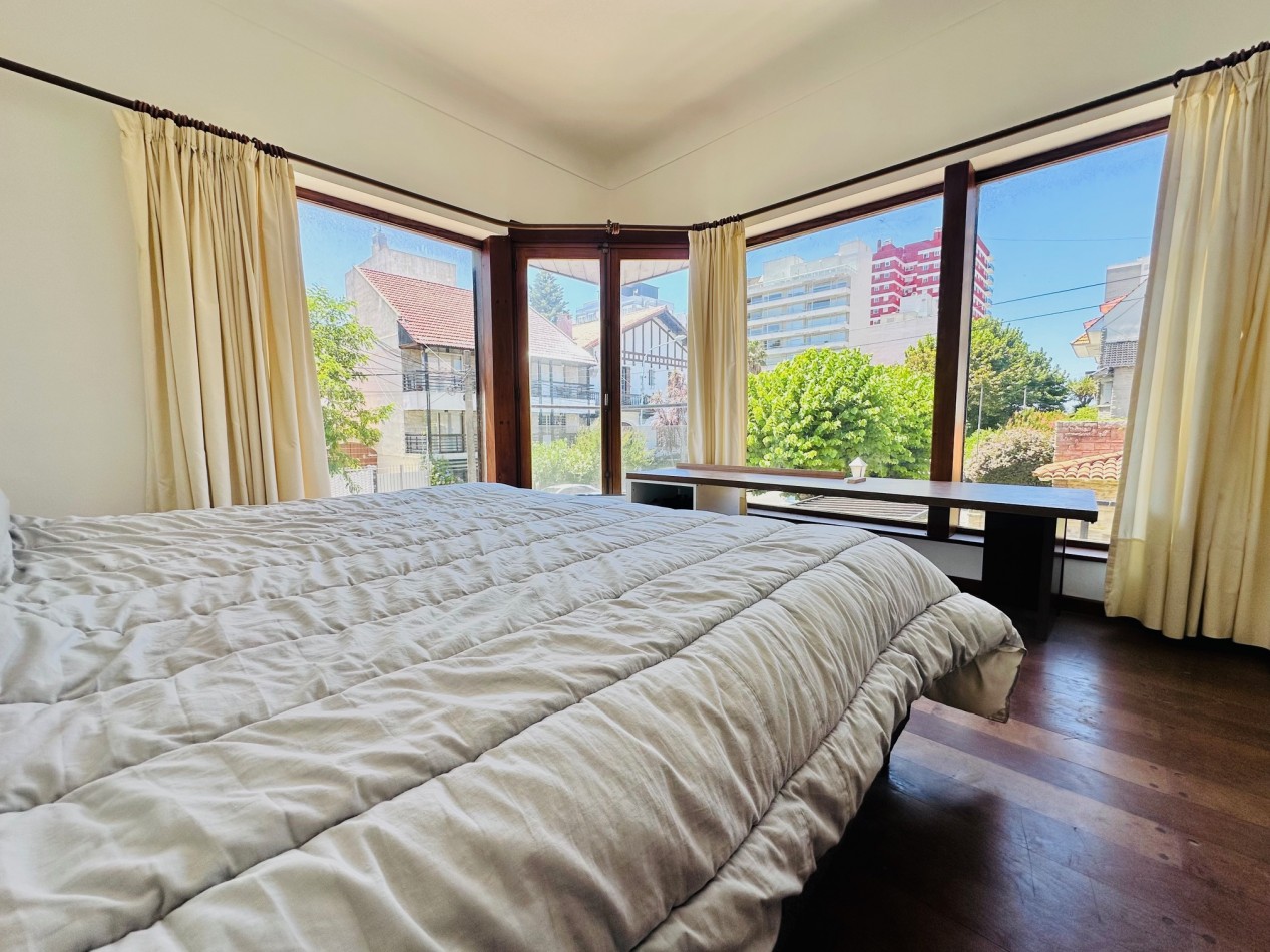 Amplia Casa con 4 dormitorios y piscina Playa Grande