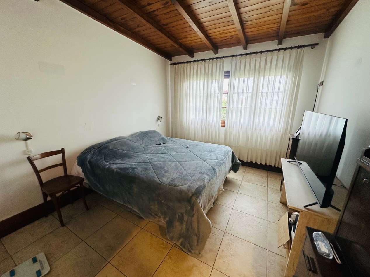 Amplia Casa con 4 dormitorios y piscina Playa Grande