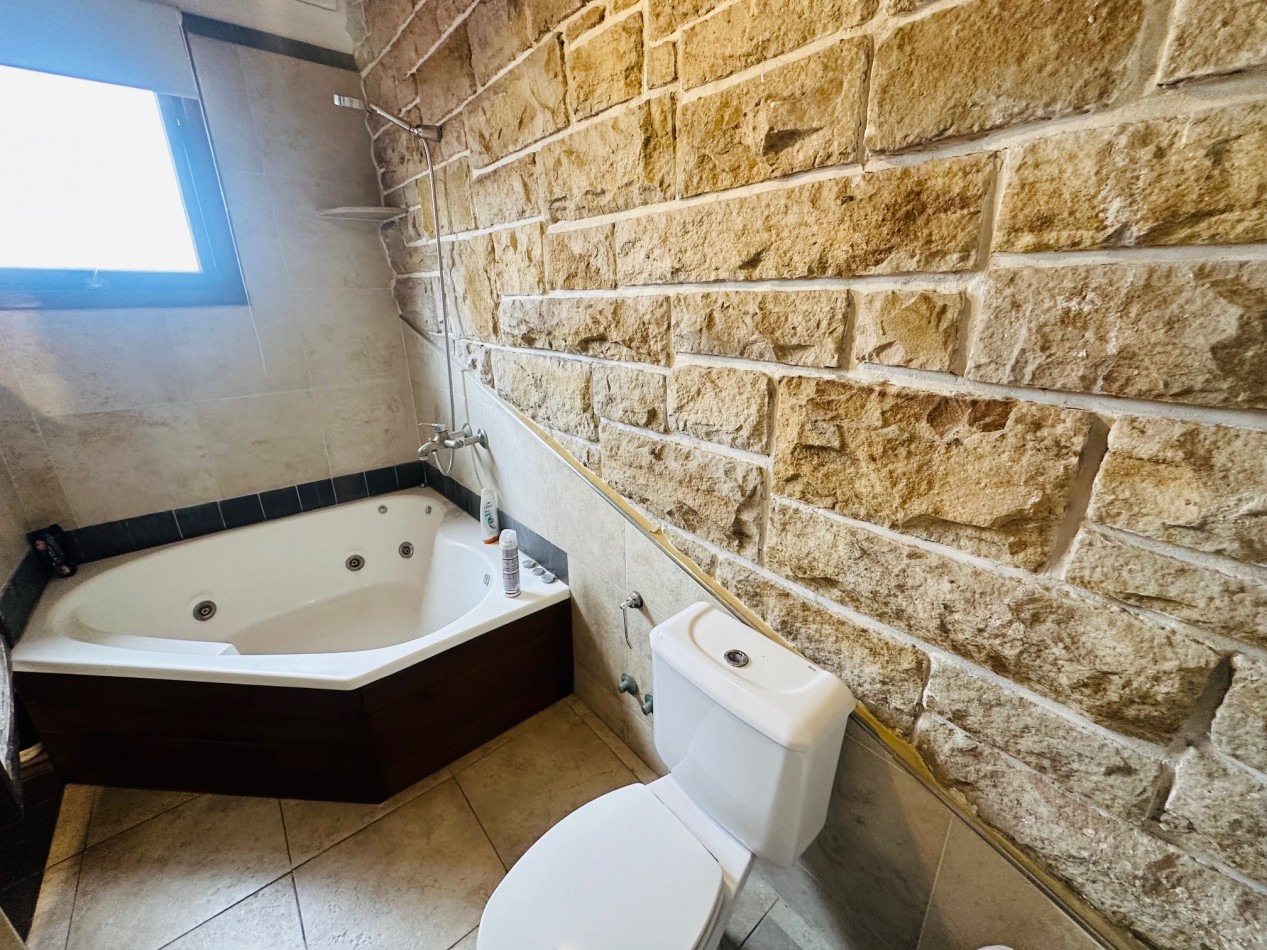 Amplia Casa con 4 dormitorios y piscina Playa Grande