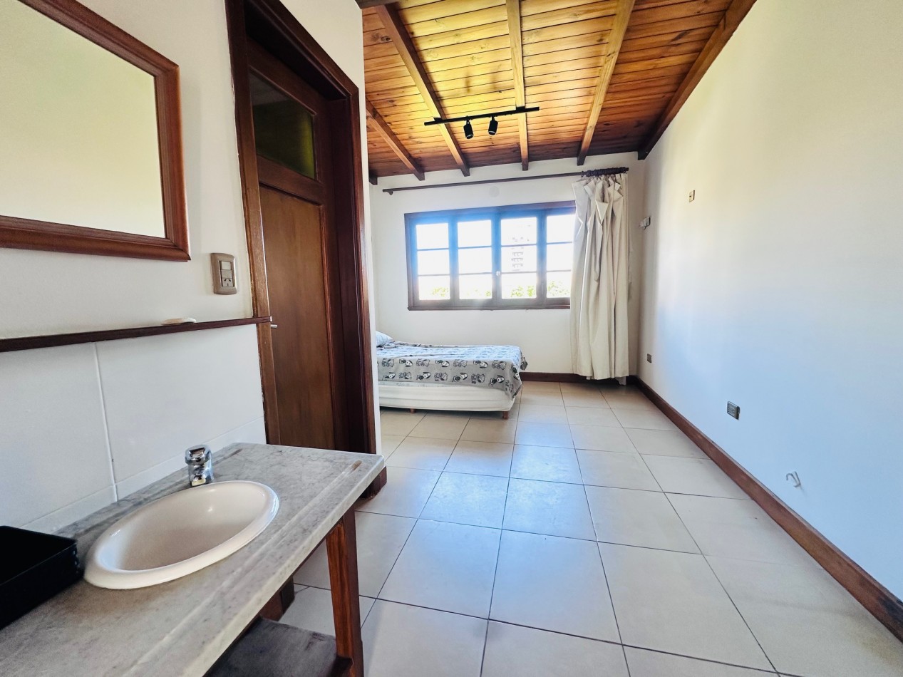 Amplia Casa con 4 dormitorios y piscina Playa Grande