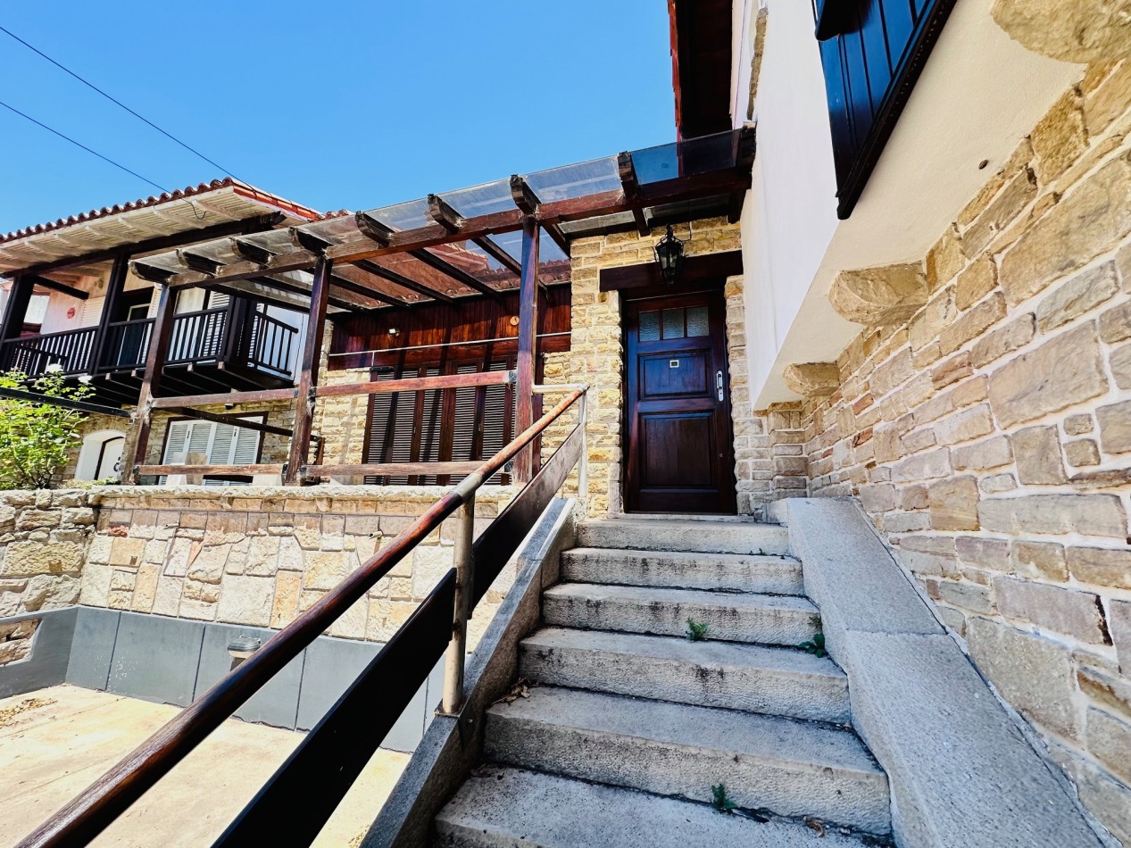 Amplia Casa con 4 dormitorios y piscina Playa Grande