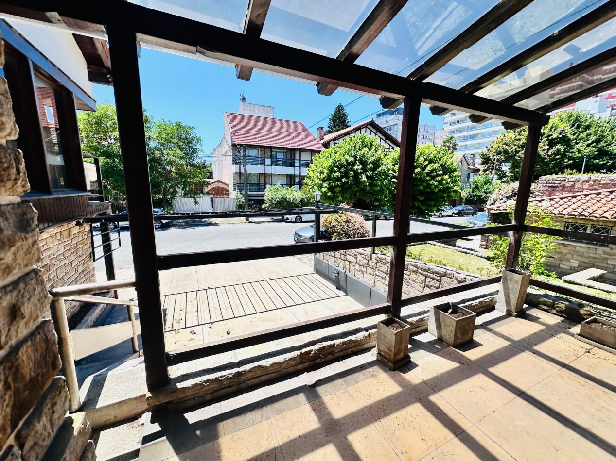 Amplia Casa con 4 dormitorios y piscina Playa Grande