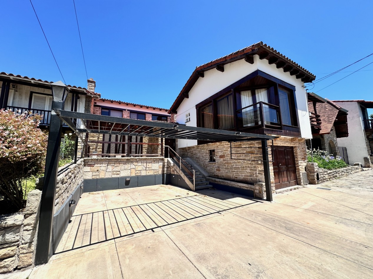 Amplia Casa con 4 dormitorios y piscina Playa Grande