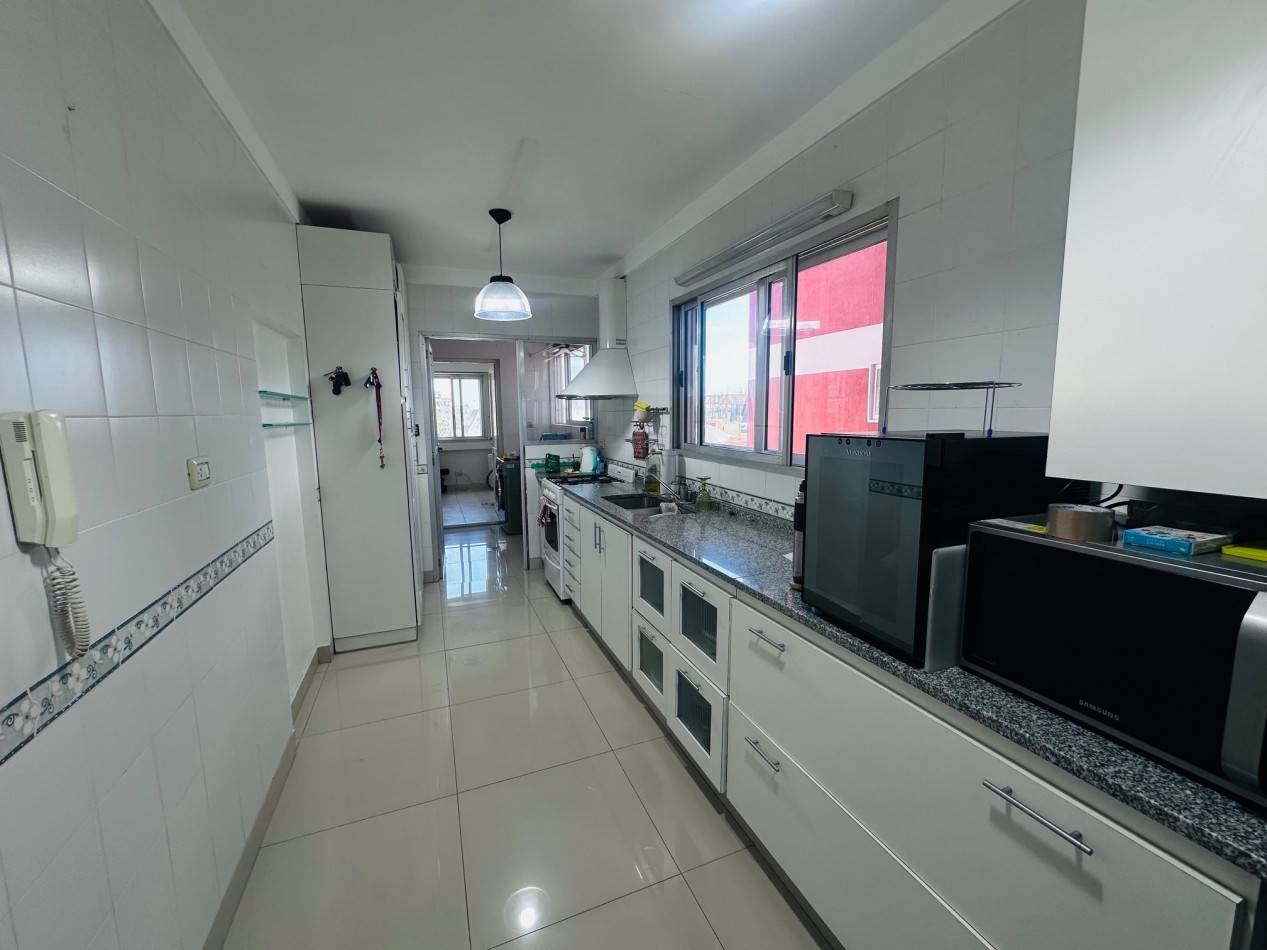 Departamento 3 Ambientes con dependencia, cochera y baulera frente al mar Playa Grande