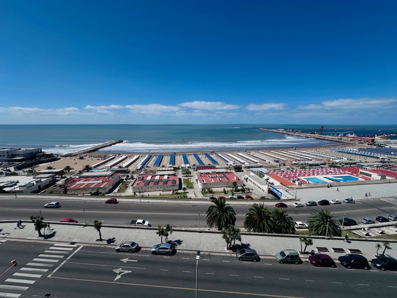 Departamento 3 Ambientes con dependencia, cochera y baulera frente al mar Playa Grande