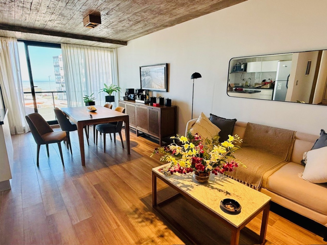 Departamento moderno dos ambientes con cochera y vista al mar