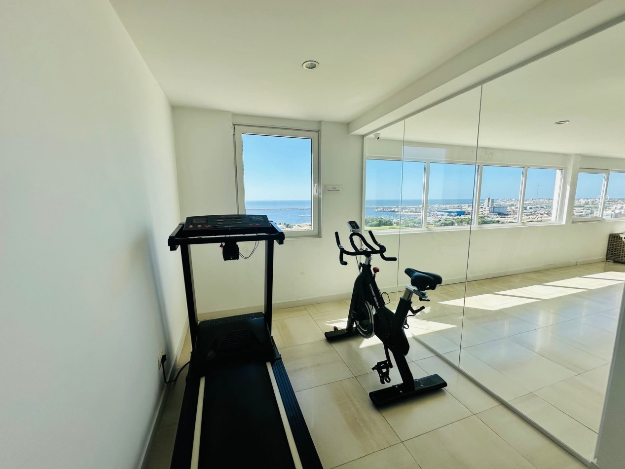 Amplio Semipiso 3 Dormitorios 2 cocheras y baulera con vista al mar y el golf