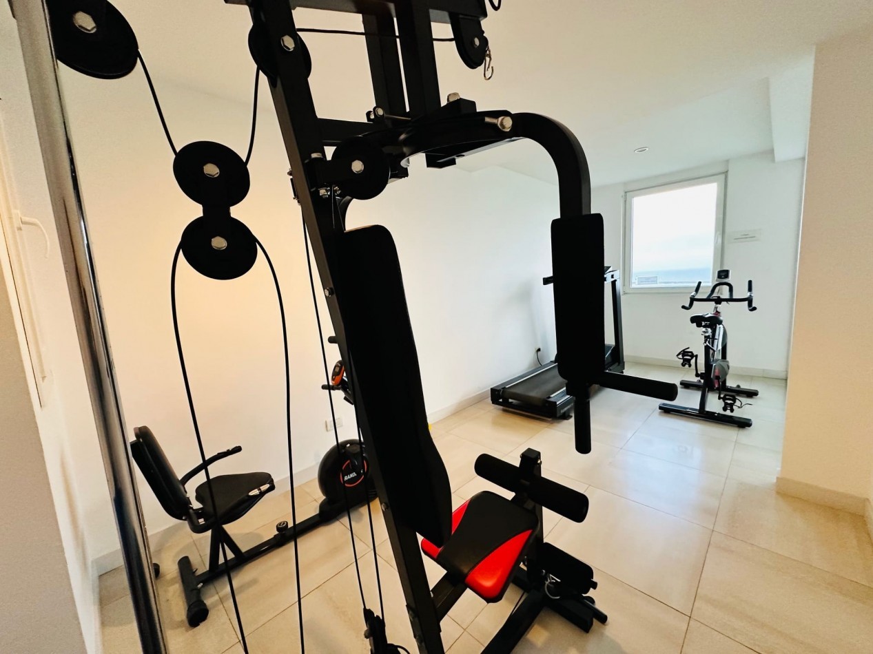 Amplio Semipiso 3 Dormitorios 2 cocheras y baulera con vista al mar y el golf