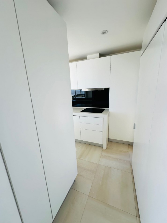 Amplio Semipiso moderno 3 Dormitorios 2 cocheras y baulera con vista al mar y el golf