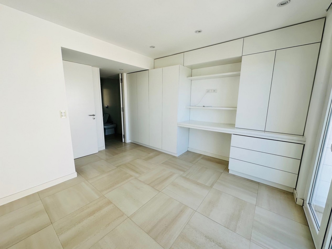 Amplio Semipiso moderno 3 Dormitorios 2 cocheras y baulera con vista al mar y el golf