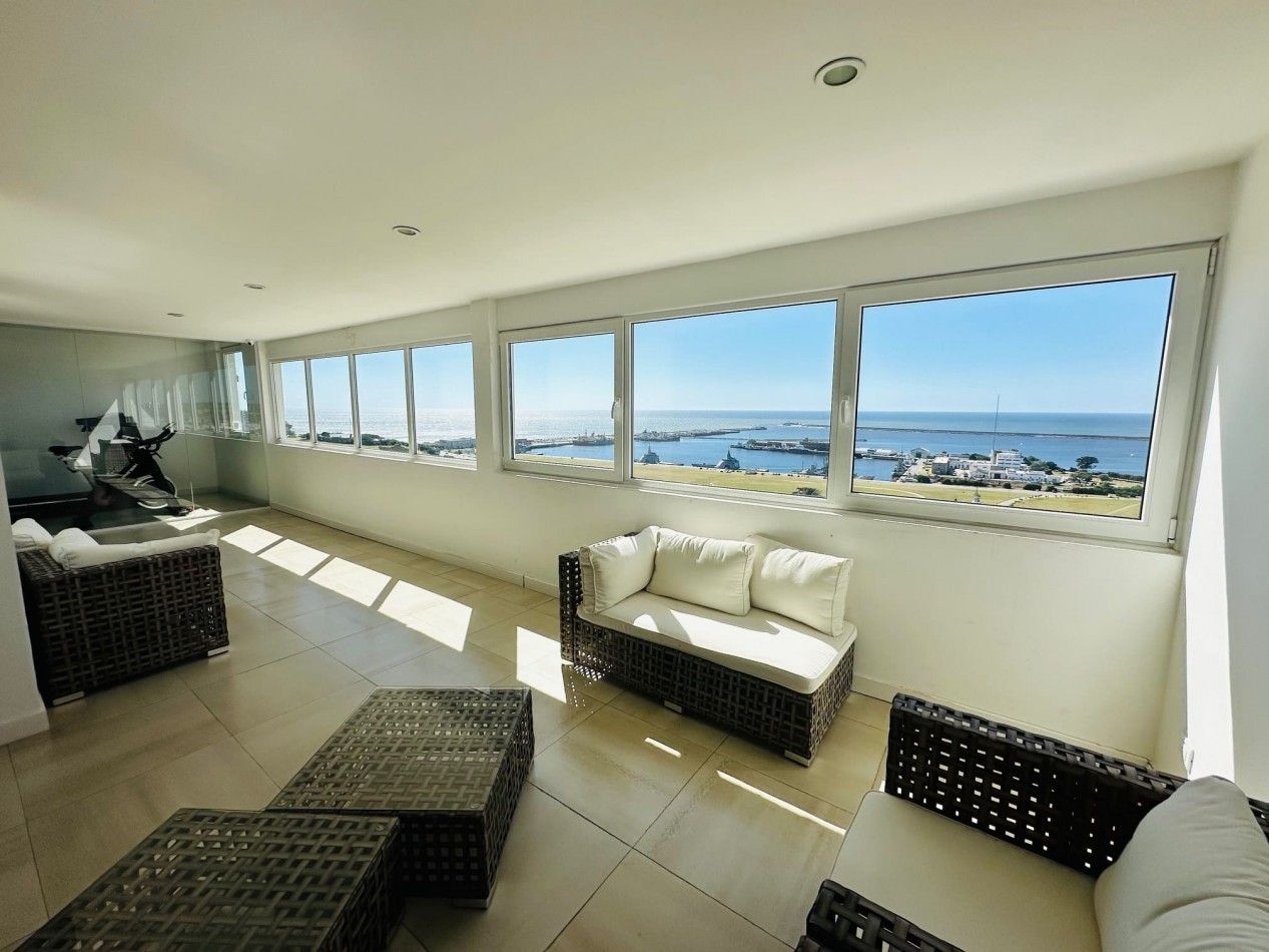 Amplio Semipiso moderno 3 Dormitorios 2 cocheras y baulera con vista al mar y el golf