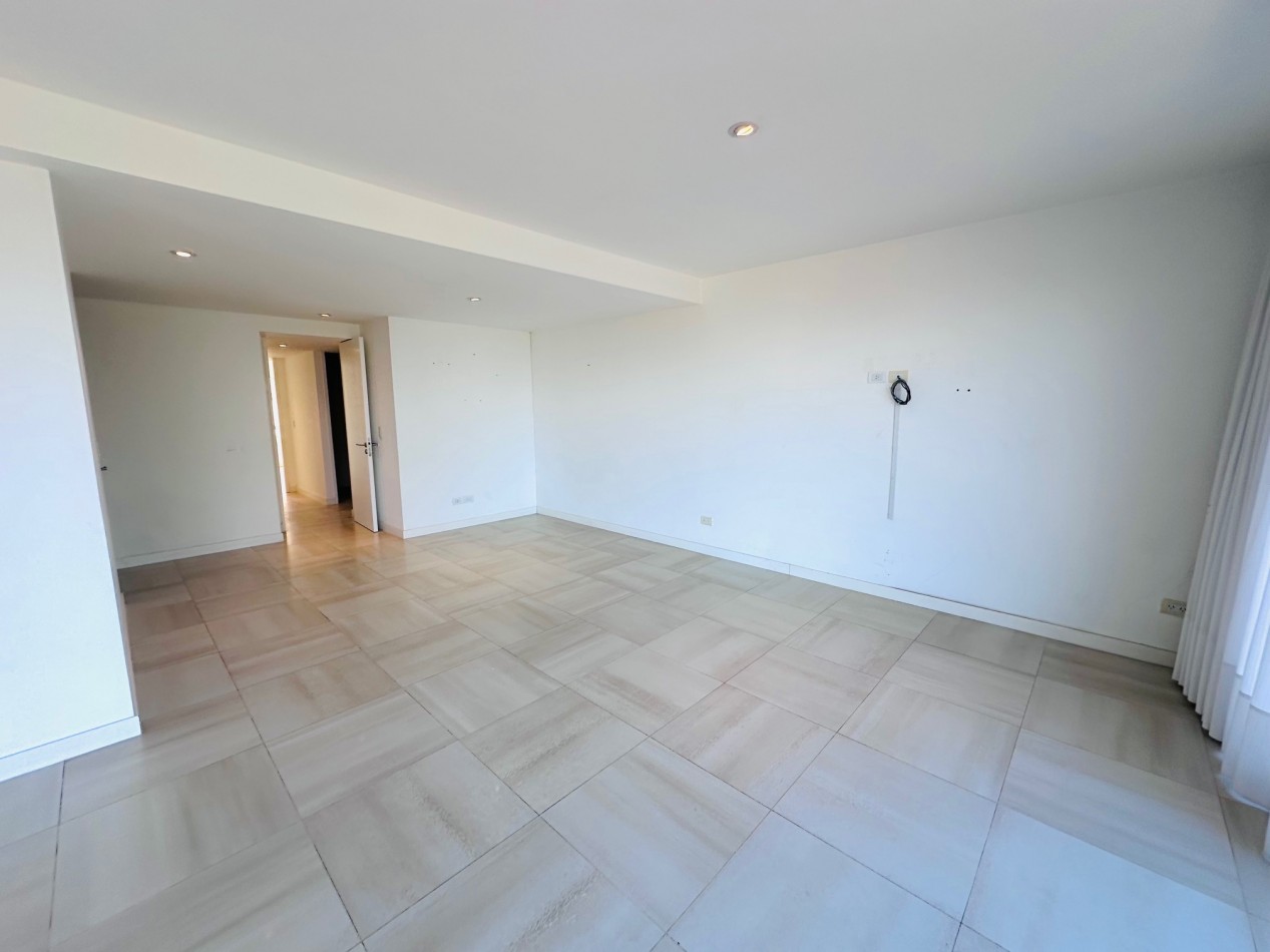 Amplio Semipiso moderno 3 Dormitorios 2 cocheras y baulera con vista al mar y el golf