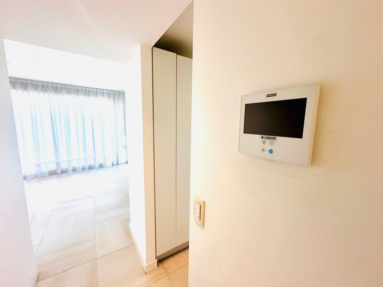 Amplio Semipiso moderno 3 Dormitorios 2 cocheras y baulera con vista al mar y el golf