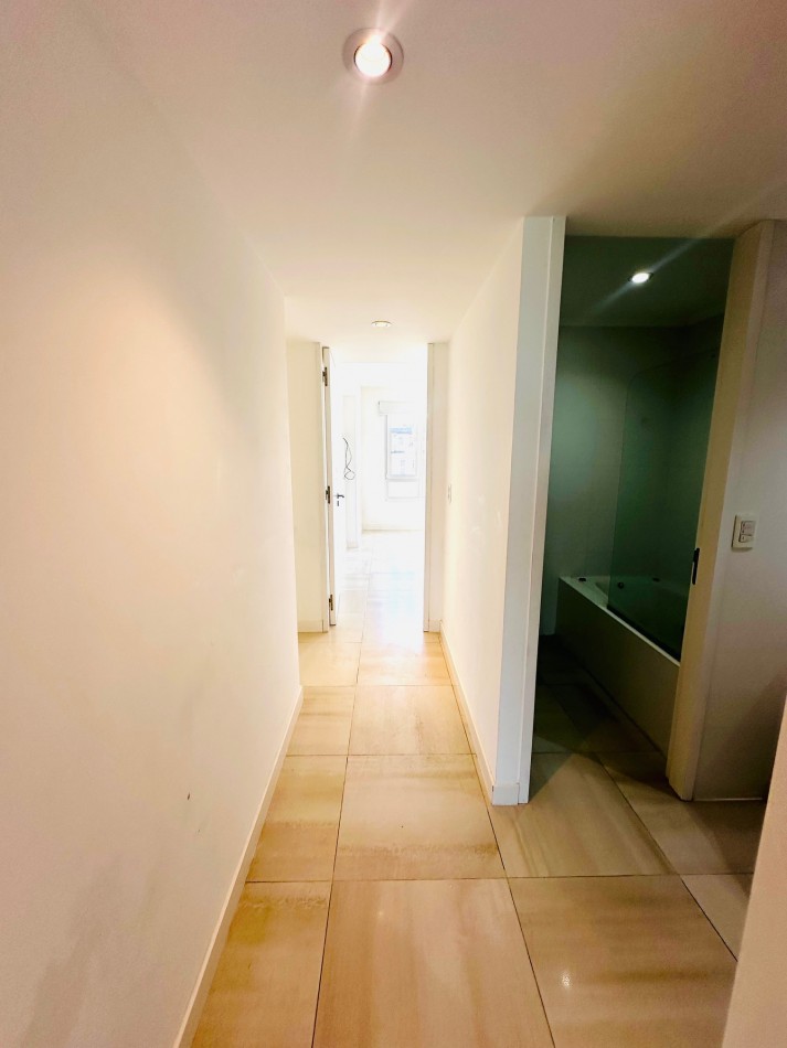 Amplio Semipiso moderno 3 Dormitorios 2 cocheras y baulera con vista al mar y el golf