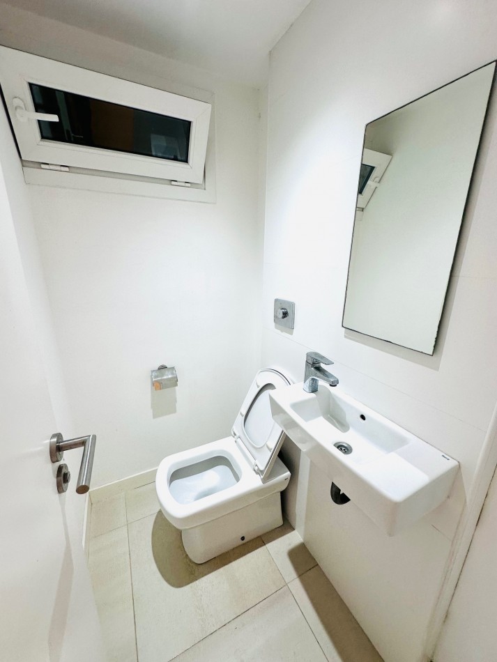 Amplio Semipiso moderno 3 Dormitorios 2 cocheras y baulera con vista al mar y el golf