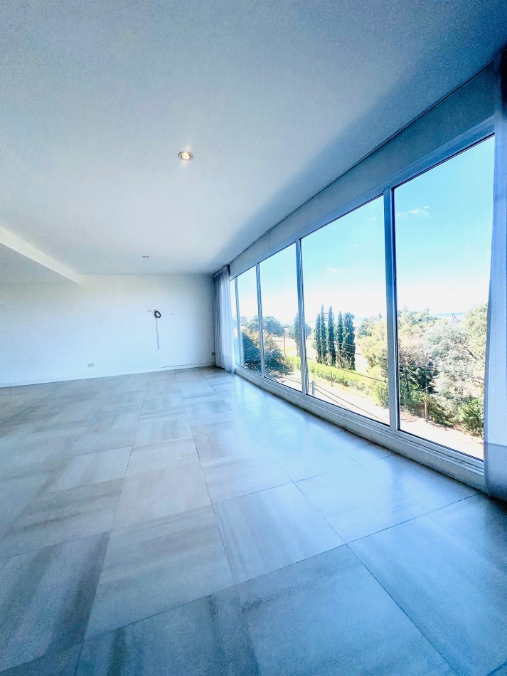 Amplio Semipiso moderno 3 Dormitorios 2 cocheras y baulera con vista al mar y el golf