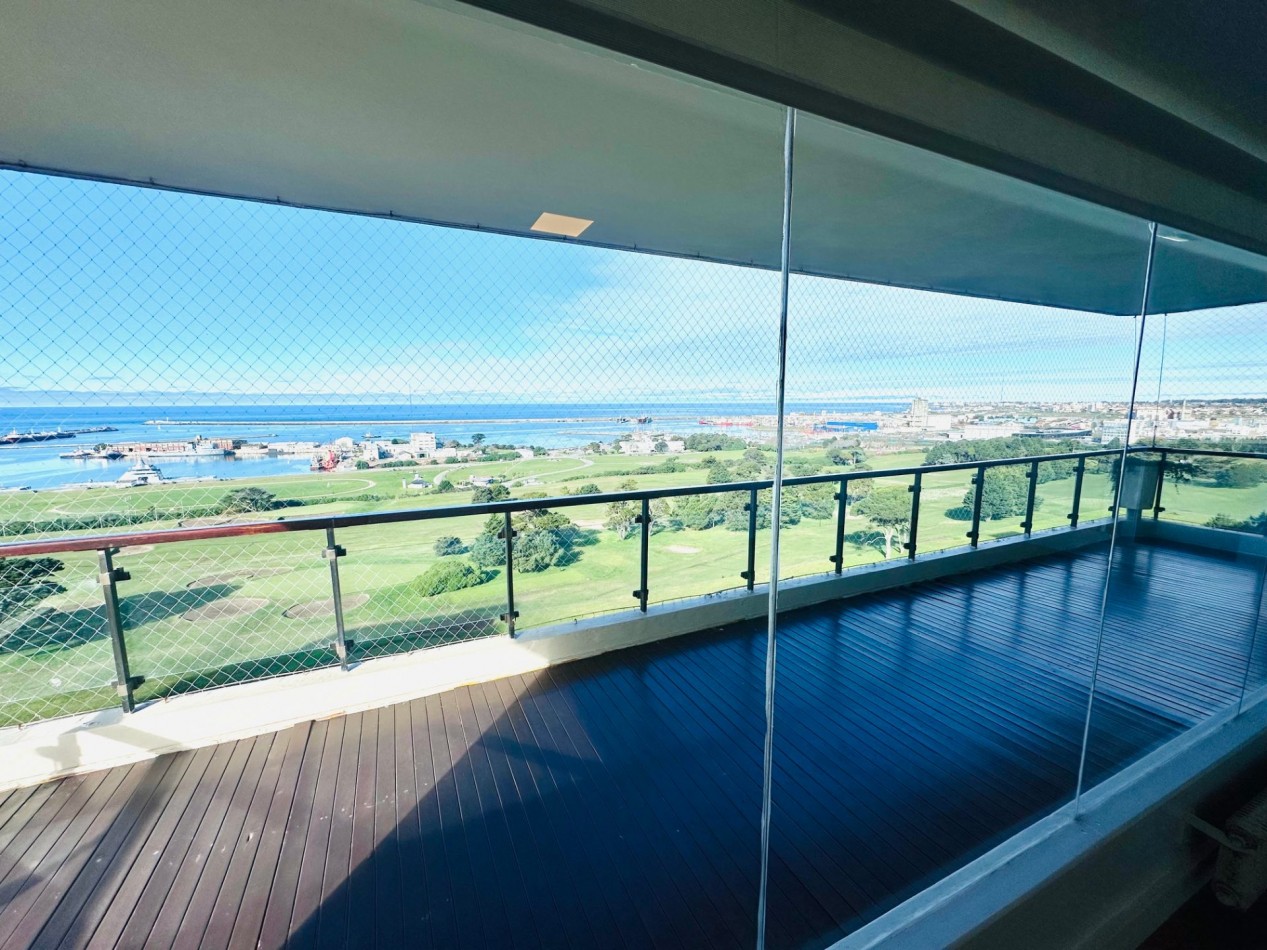 Piso 4 ambientes con dependencia, cochera doble y vista frente al mar Playa Grande