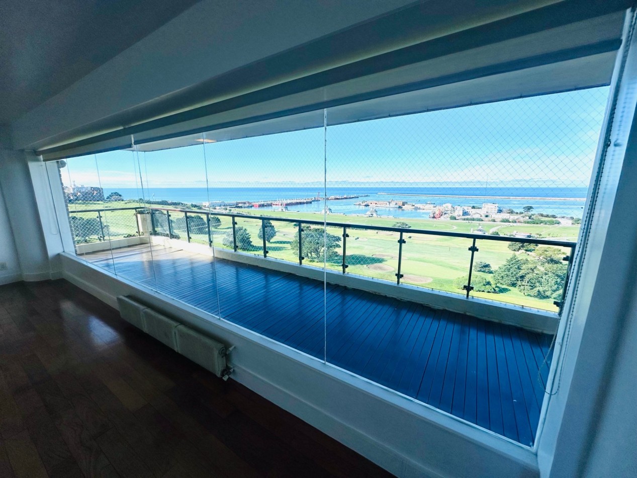 Piso 4 ambientes con dependencia, cochera doble y vista frente al mar Playa Grande