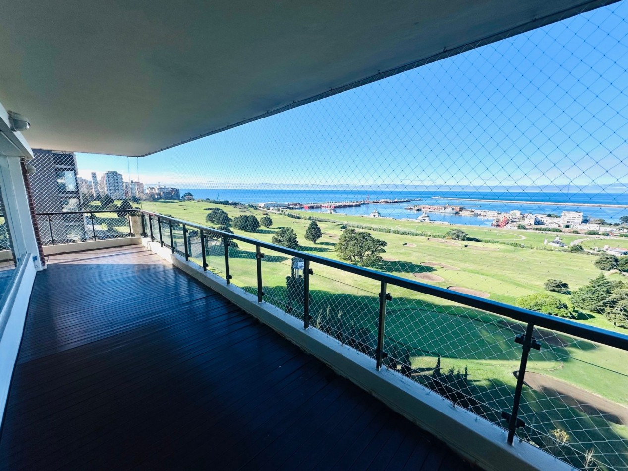 Piso 4 ambientes con dependencia, cochera doble y vista frente al mar Playa Grande