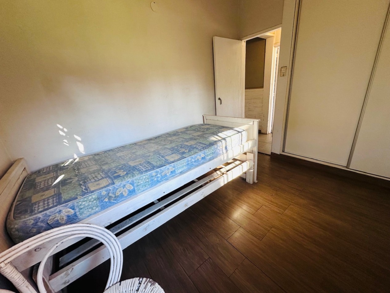 Casa tres ambientes con amplio parque