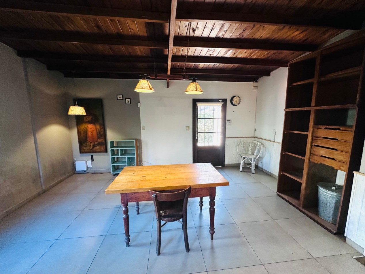 Casa tres ambientes con amplio parque