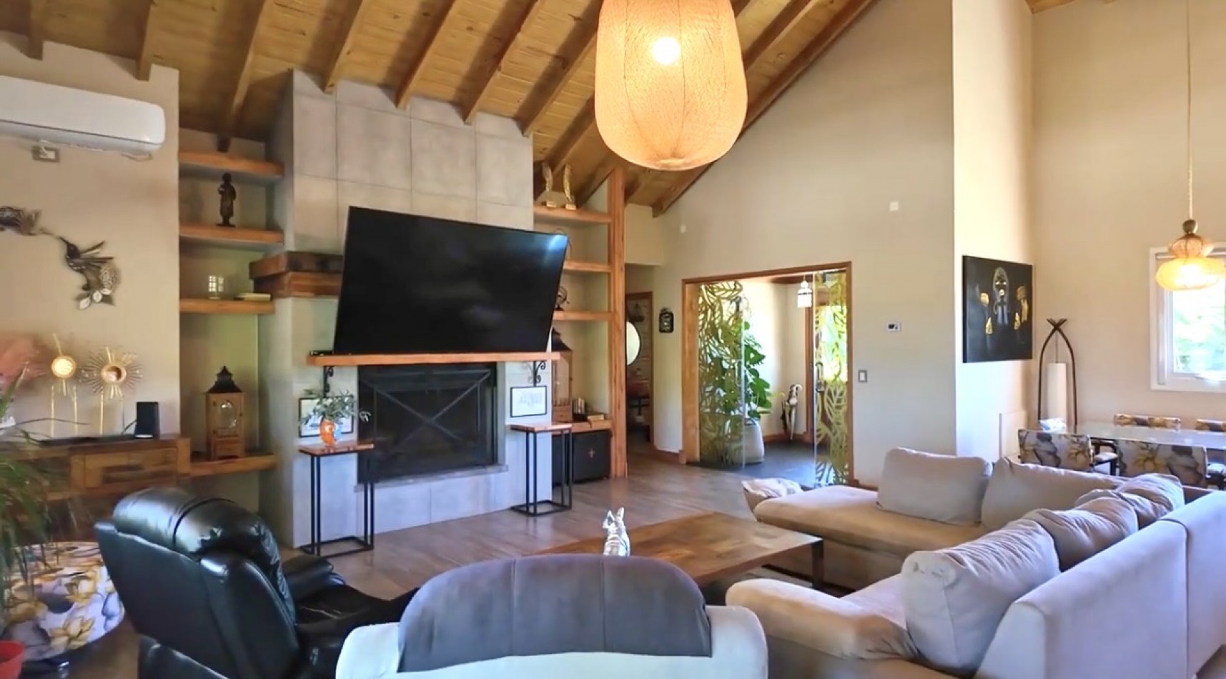 Amplia Casa con pileta climatizada barrio privado Arenas del Sur