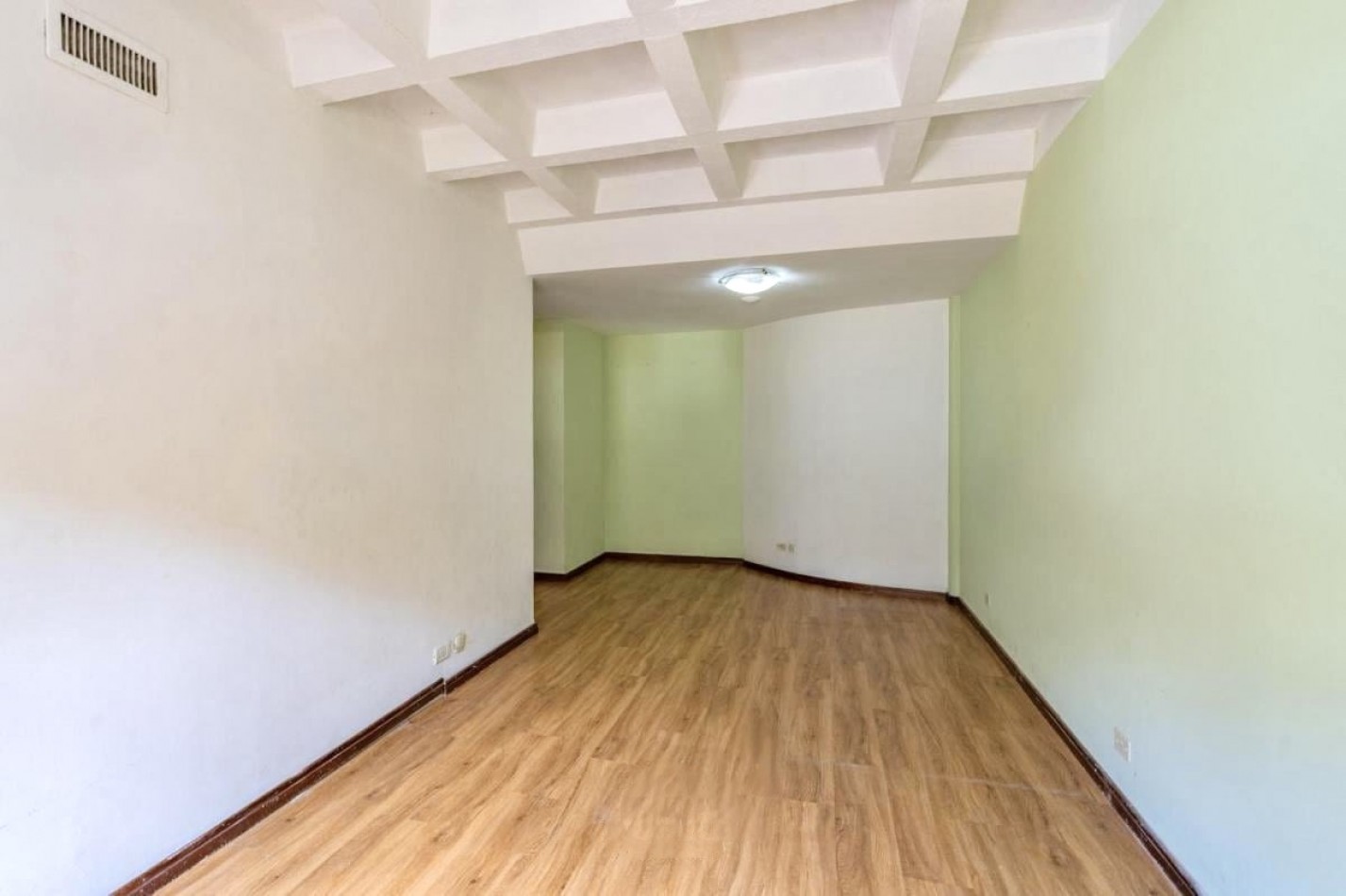 Amplio Departamento con cochera apto uso profesional Playa Grande