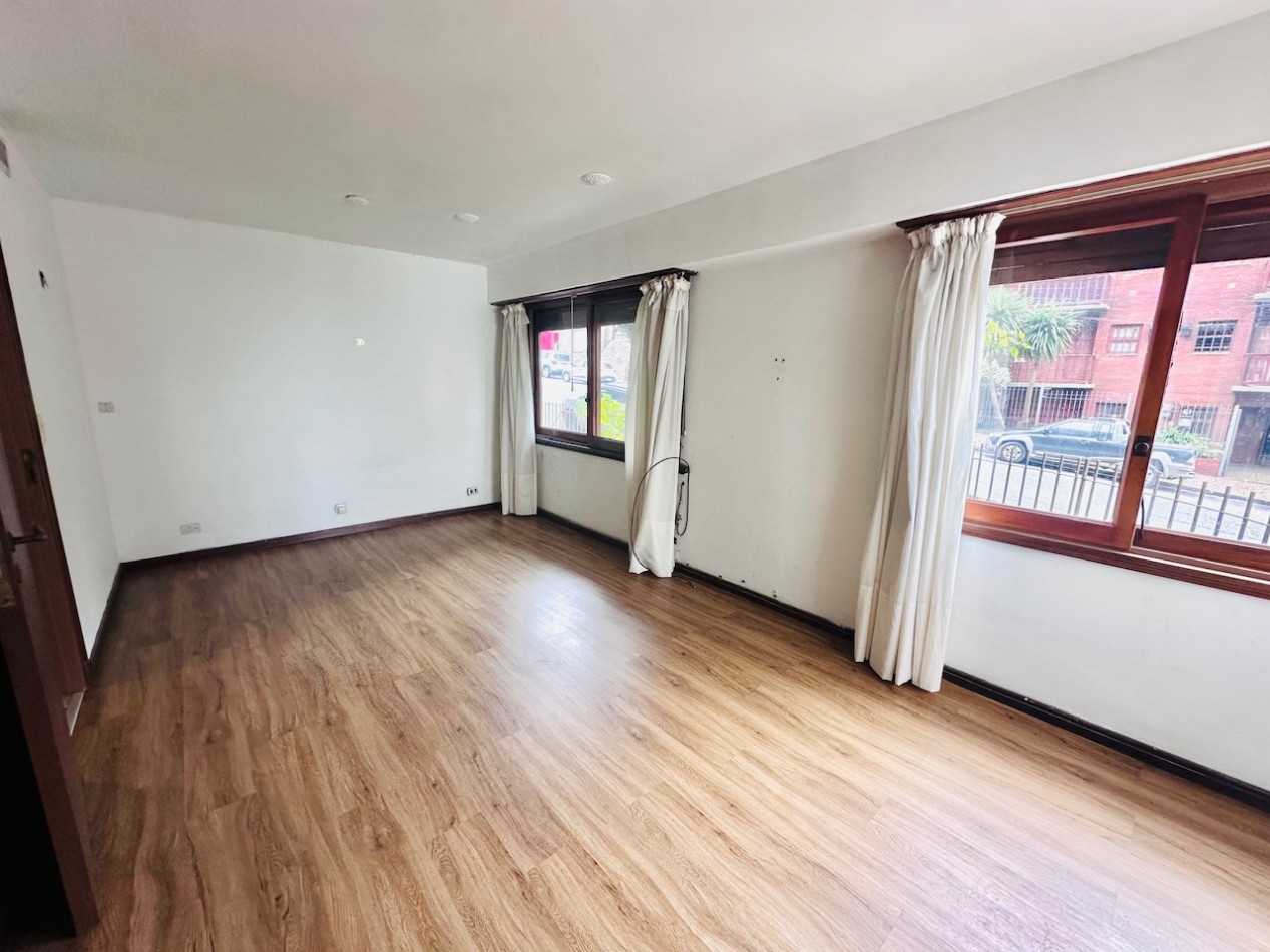 Amplio Departamento con cochera apto uso profesional Playa Grande