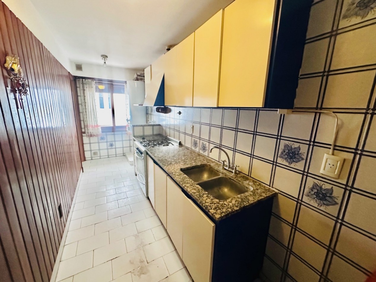 Amplio Departamento con cochera apto uso profesional Playa Grande