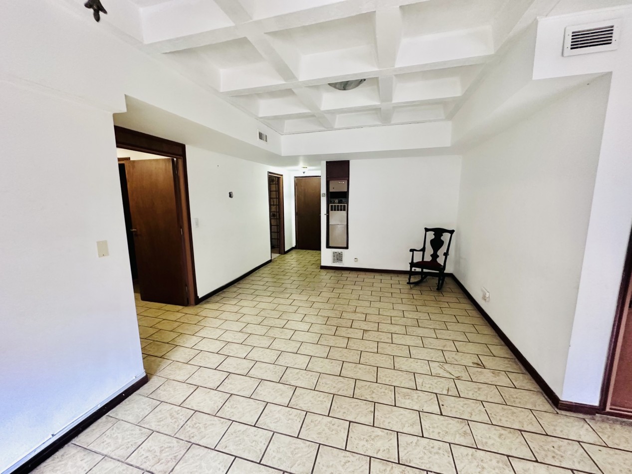 Amplio Departamento con cochera apto uso profesional Playa Grande